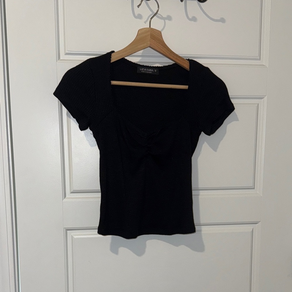 liz & sara simple black short sleeve top size small